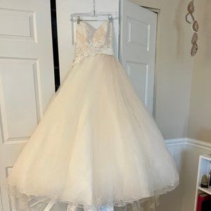 Allure Bridals Champagne Strapless Ballgown Wedding Dress Size 0